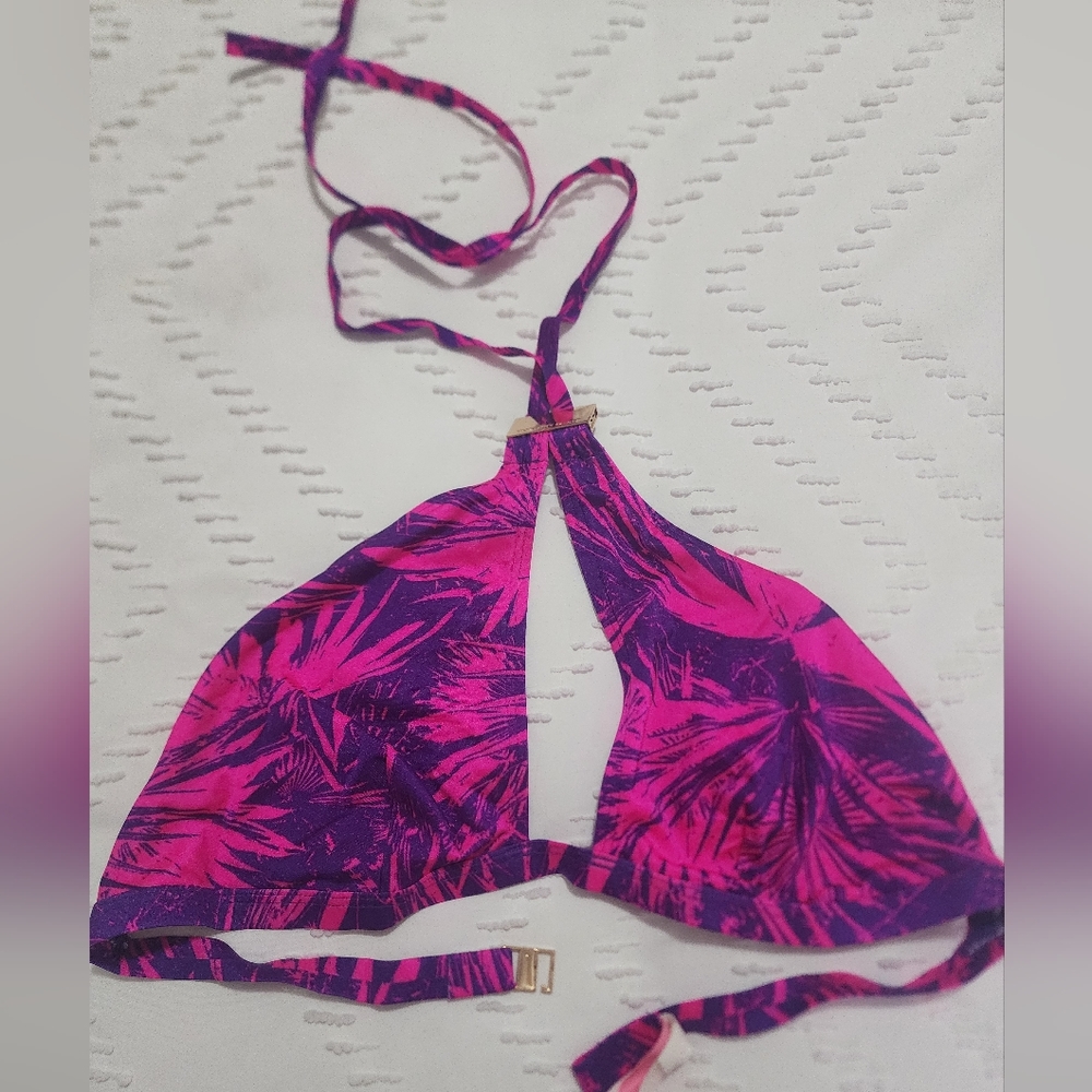 Victoria's Secret bathing suit top.